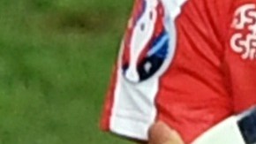 El balón de Adidas literalmente explotó tras ser pisado en el partido Suiza- Francia.