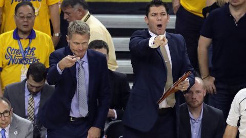 Su partido final con los Warriors. Luke Walton junto a Steve Kerr dirigiendo a Golden State el domingo. Su era como entrenador de los Lakers empieza ya.