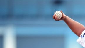 Julio Urías en acción el miércoles contra Washington. El novato de los Dodgers está respondiendo, si bien los triunfos aún no llegan.