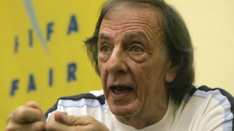 El 'Flaco' Menotti sale a la defensa de 'La Pulga'.