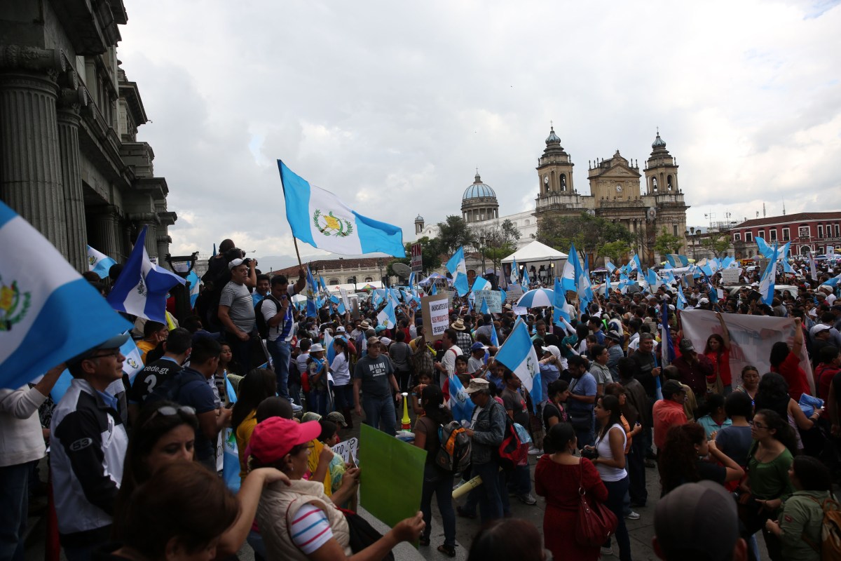 Inician audiencias contra red de corruptos en Guatemala - La Opinión