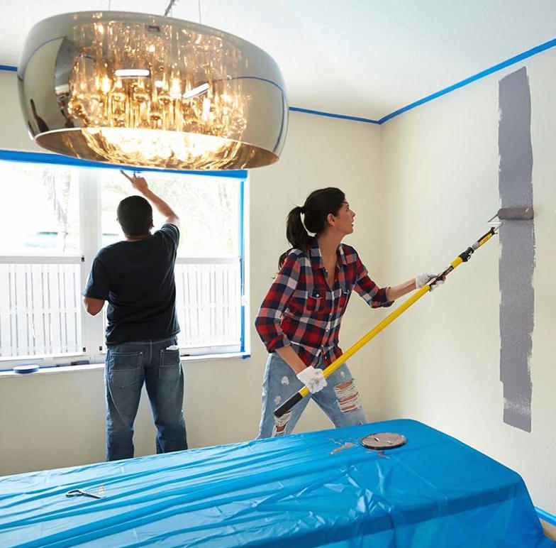 Sonia Velásquez (a la derecha), experta de DIY Network, asegura que cambiar la pintura de los espacios de la casa es la forma más económica para renovar la imagen y decoración de la casa. 