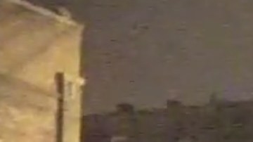 Imagen de un video que muestra lo sucedido el 30 de abril de 2012 cuando policías dispararon contra durante un incidente con sospechosos de robo en Chicago.