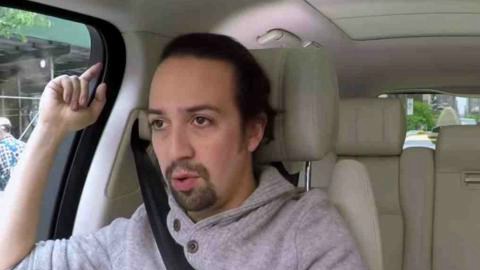 El actor y el comediante británico rapearon a dúo los temas de "Hamilton".