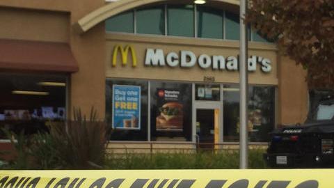 El restaurante se convirtió en campo de batalla a temprana hora del viernes.