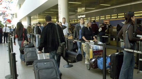 Este sería un buen momento para pensar en viajar con permiso del gobierno estadounidense, para beneficiarios de DACA y TPS. Pero es preciso consultar expertos legales antes de hacerlo (Foto: Archivo)