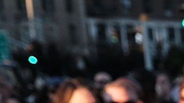 Tras la masacre en Orlando, se han sucedido las vigilias alrededor del país. Menos se conoce de las interacciones personales que el shock del ataque ha generado entre padres e hijos y otros familiares.