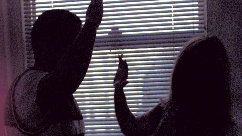 Muchas mujeres golpeadas temen denunciar a los abusadores.