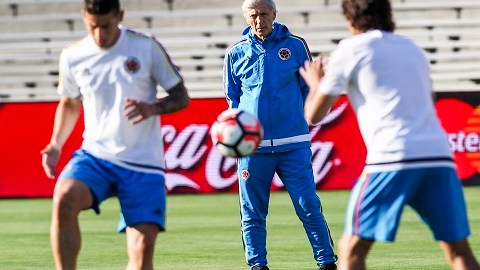 José Pekerman dirige un entrenamiento de la Selección Colombia.