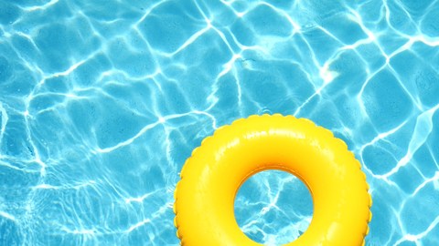 Las autoridades han pedido vigilar a los menores cuando están en las piscinas.