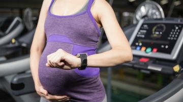 Correr es una actividad que se recomienda hacer durante el embarazo, claro que sin excederse.