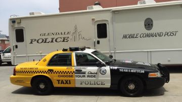 La patrulla-taxi de Glendale, lista para recordar a los conductores sobre el riesgo de manejar en estado de ebriedad.