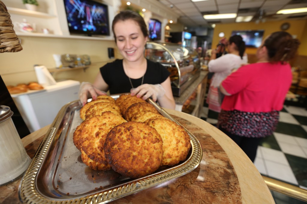 Suplemento Colombia -Bergenline Ave- Union City, NJ Photo Credito Mariela Lombard/El Diario NY.