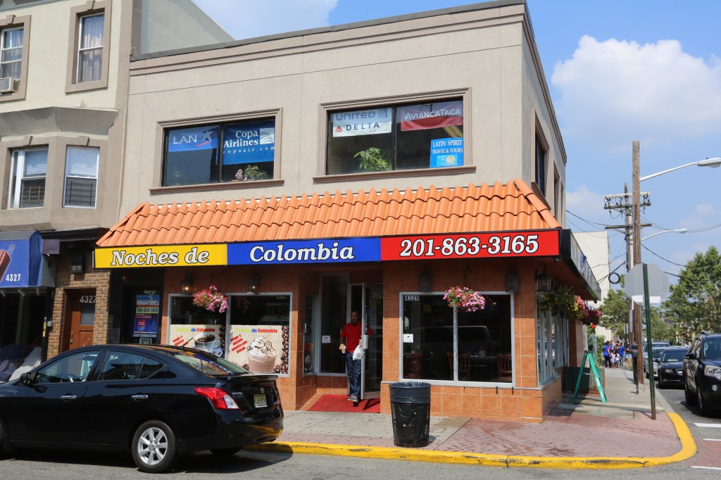 Suplemento Colombia -Bergenline Ave- Union City, NJ Photo Credito Mariela Lombard/El Diiario NY.