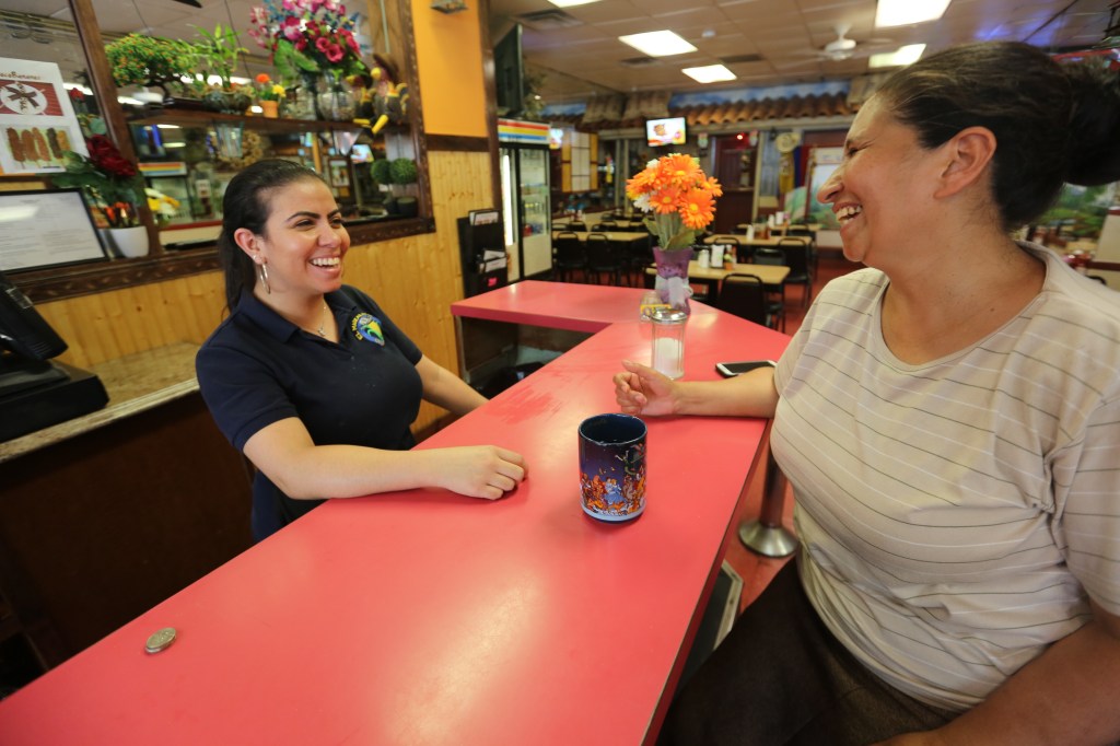 Suplemento Colombia -Bergenline Ave- Union City, NJ Photo Credito Mariela Lombard/El Diario NY.