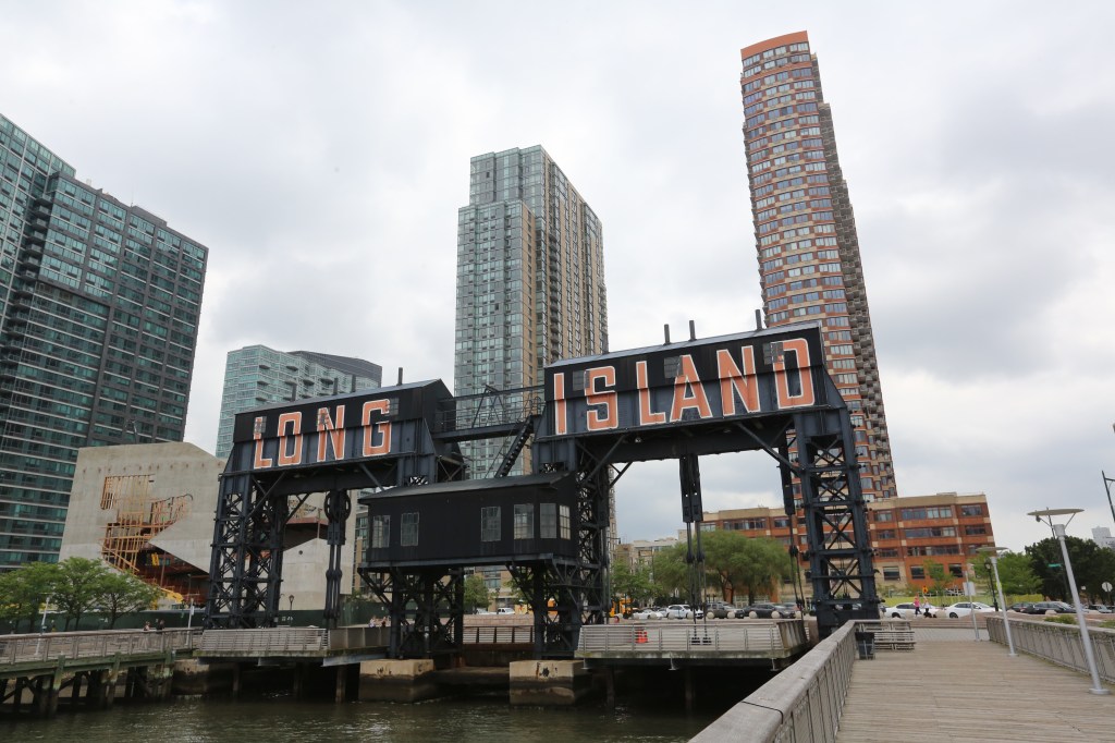 Nuestros Barrios - LIC, Queens - Gantry Plaza State Park. Photo Credito Mariela Lombard/El Diiario NY.