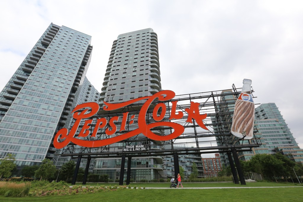 Nuestros Barrios - LIC, Queens - Gantry Plaza State Park. Photo Credito Mariela Lombard/El Diiario NY.