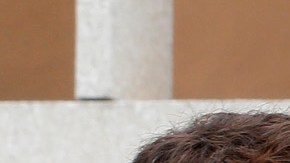 Infa Ortiz Alvarez, esposa de José, habla durante una protesta, exigiendo que su esposo pueda reingresar a EEUU.