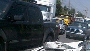 "Bendito cinturón de seguridad", advirtió a sus fans.