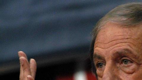 El legendario César Luis Menotti. ex director técnico de la selección de México y campeón del mundo con Argentina en 1978, se encuentra muy delicado de salud.