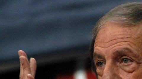 El legendario César Luis Menotti. ex director técnico de la selección de México y campeón del mundo con Argentina en 1978, se encuentra muy delicado de salud.