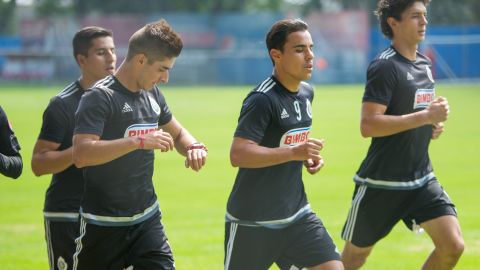 Omar Bravo es acusado de repartir injustamente los bonos por haber calificado a la liguilla.