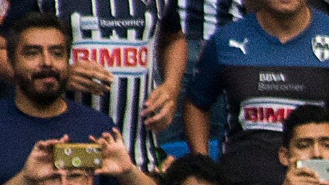 Funes Mori vuela el penal ante Cruz Azul.