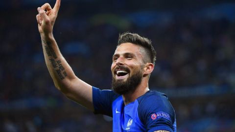 Olivier Giroud hizo dos de los cinco tantos de los anfitriones ante Islandia.