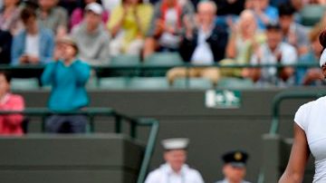 Venus Williams avanzó a cuartos de Wimbledon tras vencer a Suárez.