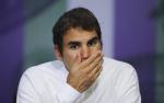 Roger Federer se cae en Wimbledon