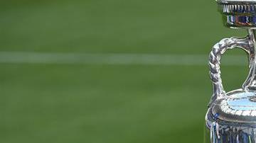 El trofeo de la Eurocopa ya espera al ganador entre Portugal y Francia.