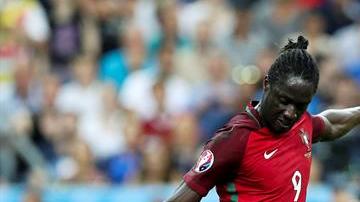 Éder patea para el gol que le dio la Eurocopa a Portugal.