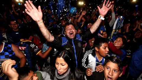 Hinchas de Independiente del Valle festejan el pase a la Final.