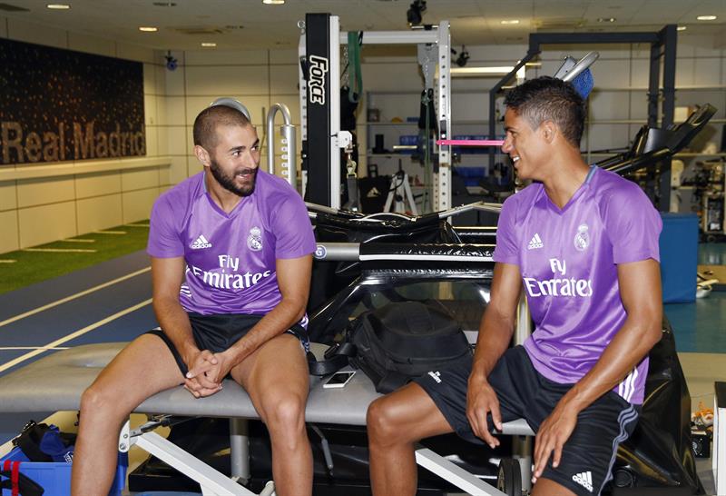 Karim Benzema y Raphael Varane son algunos de los jugadores que reportaron con el Real Madrid.