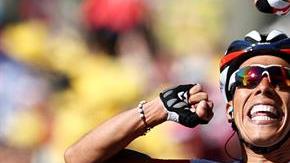 Pantano festeja al llegar primero a la meta.