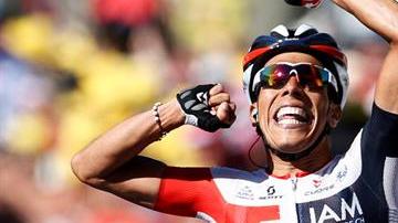 Pantano festeja al llegar primero a la meta.