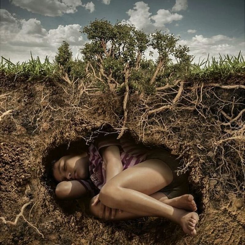 Imagen del afiche que se utiliza para combatir el trabajo infantil. El tiítulo dice "Que no lo veas no significa que no está ahí".