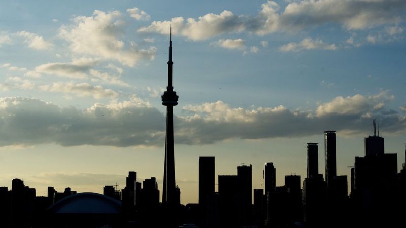 El precio promedio de una casa en Toronto aumentó casi 17% en un año.