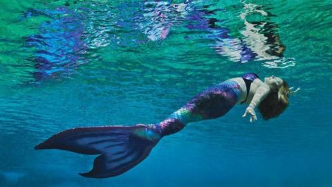 Una de las sirenas del parque Weeki Wachee Springs en Florida.
