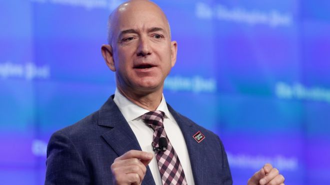 Jeff Bezos fundó Amazon en 1994 como una tienda de venta de libros online.