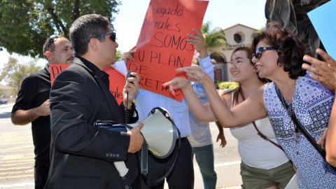 Varias personas acusan al abogado Rogelio Morales de indiscriminadamente demandar a negocios latinos por presunta discriminación. /ALEJANDRO CANO, Especial para La Opinión