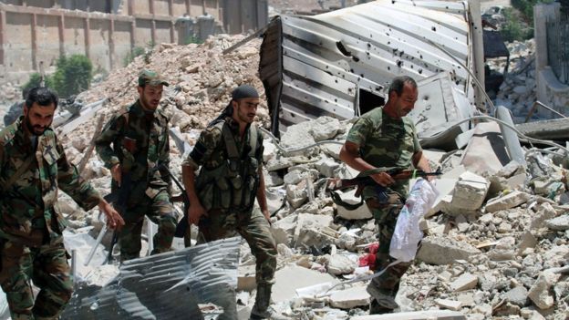 Las fuerzas leales a Bashar al Asad lograron sitiar Alepo con el apoyo aéreo de Rusia.