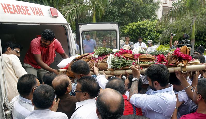 Estado Islámico se ha atribuido el ataque que dejó 20 muertos, entre ellos, un joven indio de 19 años.