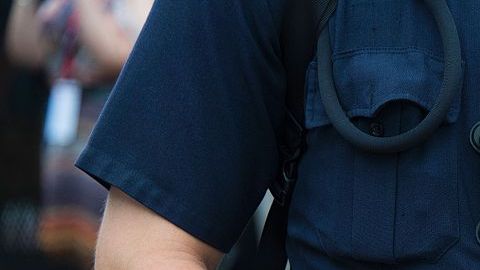 La investigación inició tras el suicidio del oficial Brendan O’Brien, en 2015, quien en una carta explicando su decisión mencionó que tuvo relaciones sexuales con la joven.