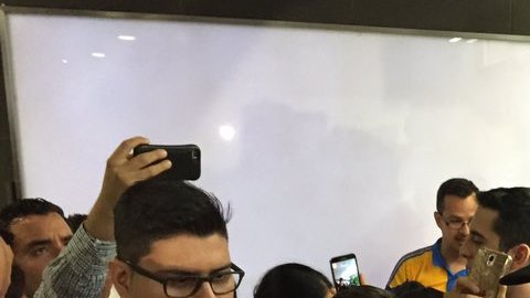 Gran recibimiento tuvo Gignac en el Aeropuerto de MTY.