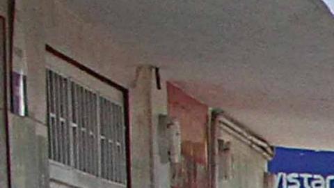 Cientos de personas aguardan en una calle antes de cruzar por el puente fronterizo "Simón Bolívar" entre Colombia y Venezuela, en San Antonio del Táchira, Venezuela.
