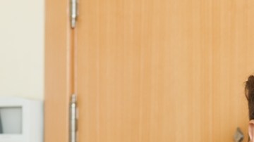 Se quiere limitar a seis por semana el número de veces que los cobradores de deuda entran en comunicación con los consumidores./Shutterstock