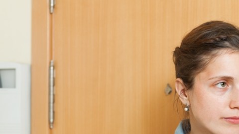 Se quiere limitar a seis por semana el número de veces que los cobradores de deuda entran en comunicación con los consumidores./Shutterstock