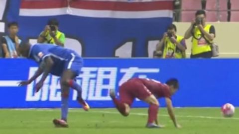 El momento de la lesión de Demba Ba.