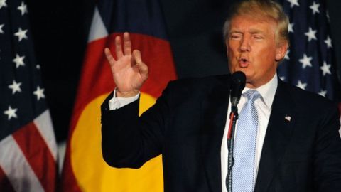 Los comentarios de Donald Trump sobre la esposa de Khizr Khan han generado reacciones negativas en el bando demócrata y republicano.